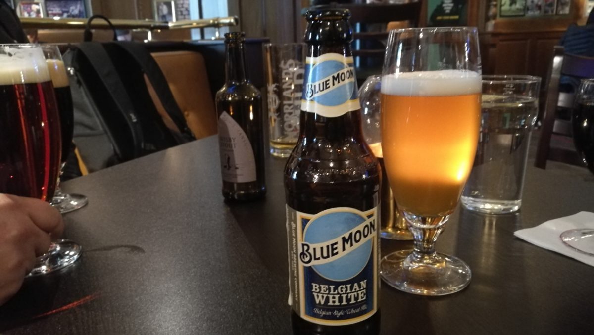Du visar för närvarande Blue moon Belgian White