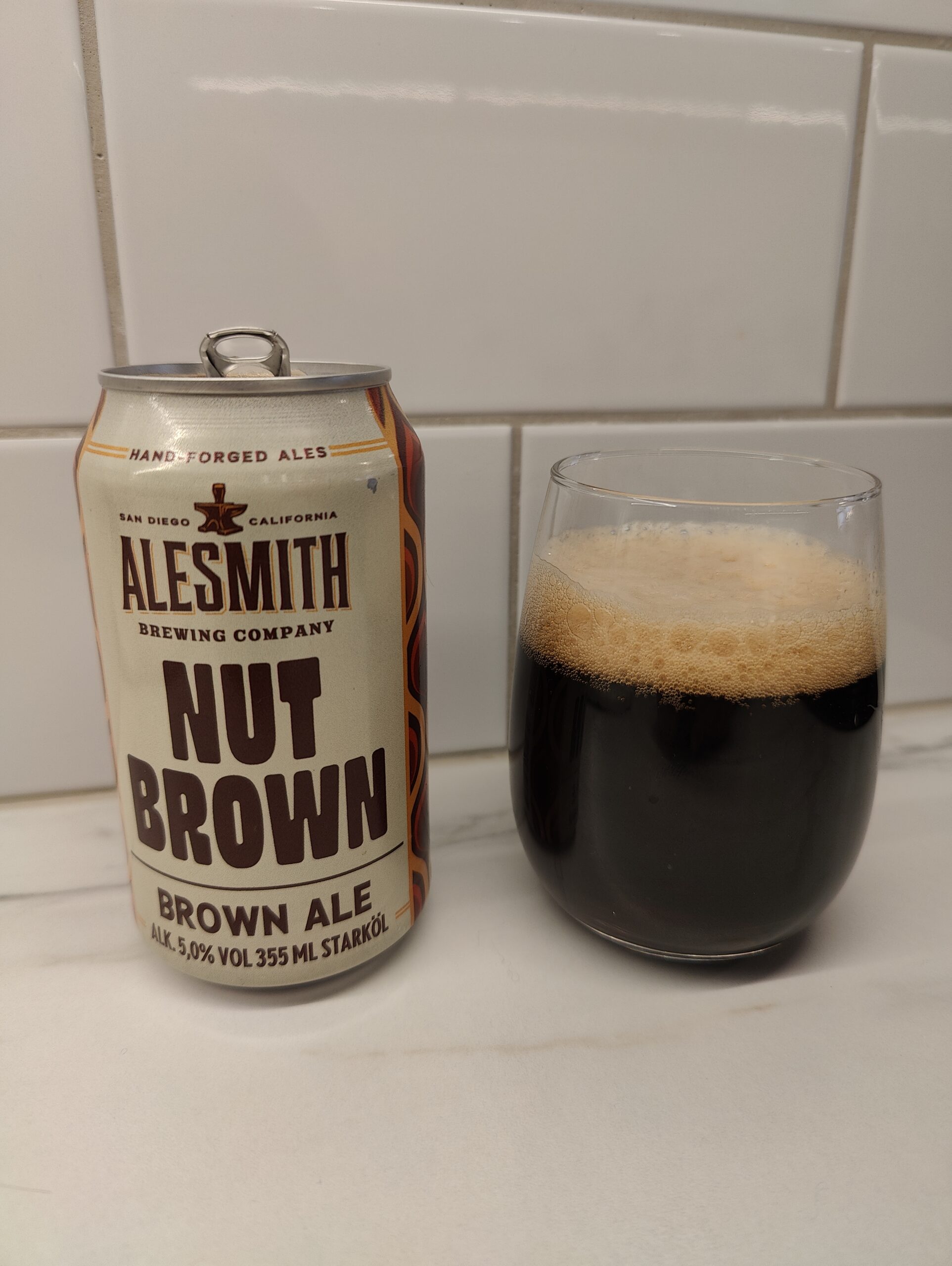 Du visar för närvarande AleSmith Brewing Company Nut Brown Ale